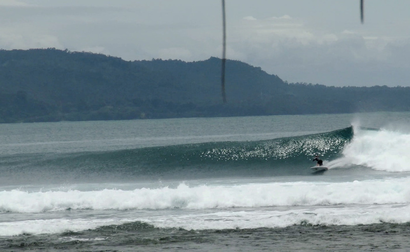 Jennys Left surf break Sumatra
