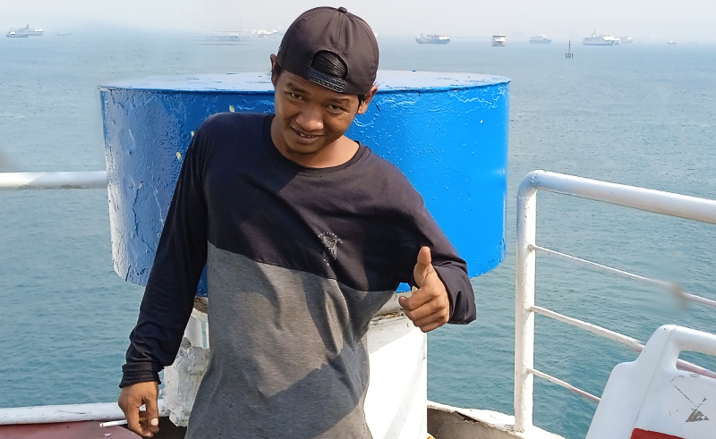 Guy who jumps from ferry at Merak