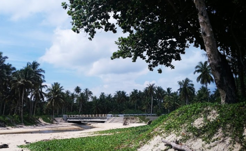 Bridge at Pantai Lintik, Pesisir Barat, Lampung, Sumatra