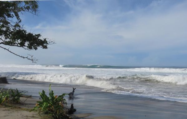 3 mtr swell hits the coast