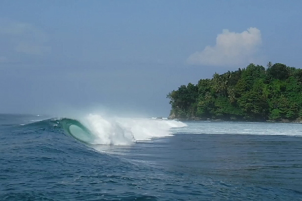 Pulau Pisang surf break Sumatra