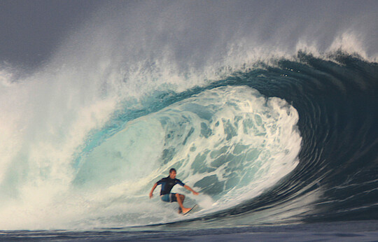 Mauro Burgos surfing 3 meter wave at Way Jambu